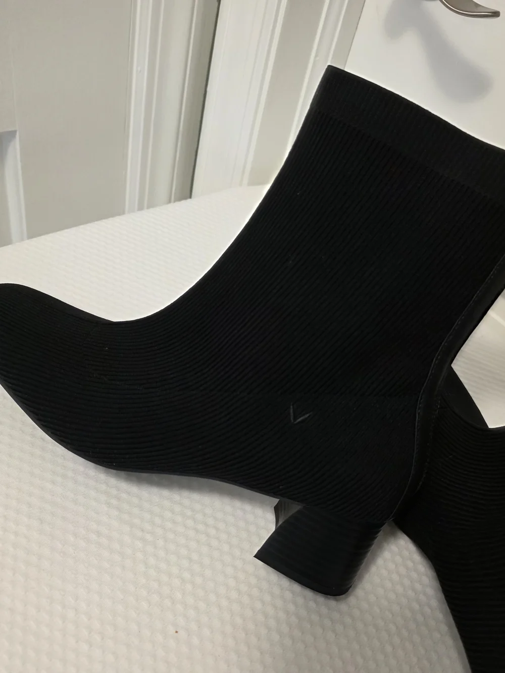 Vivaia Squared Toe Black Ribbed Stretch Ankle Booties Block Heel Size 40.5/9.5